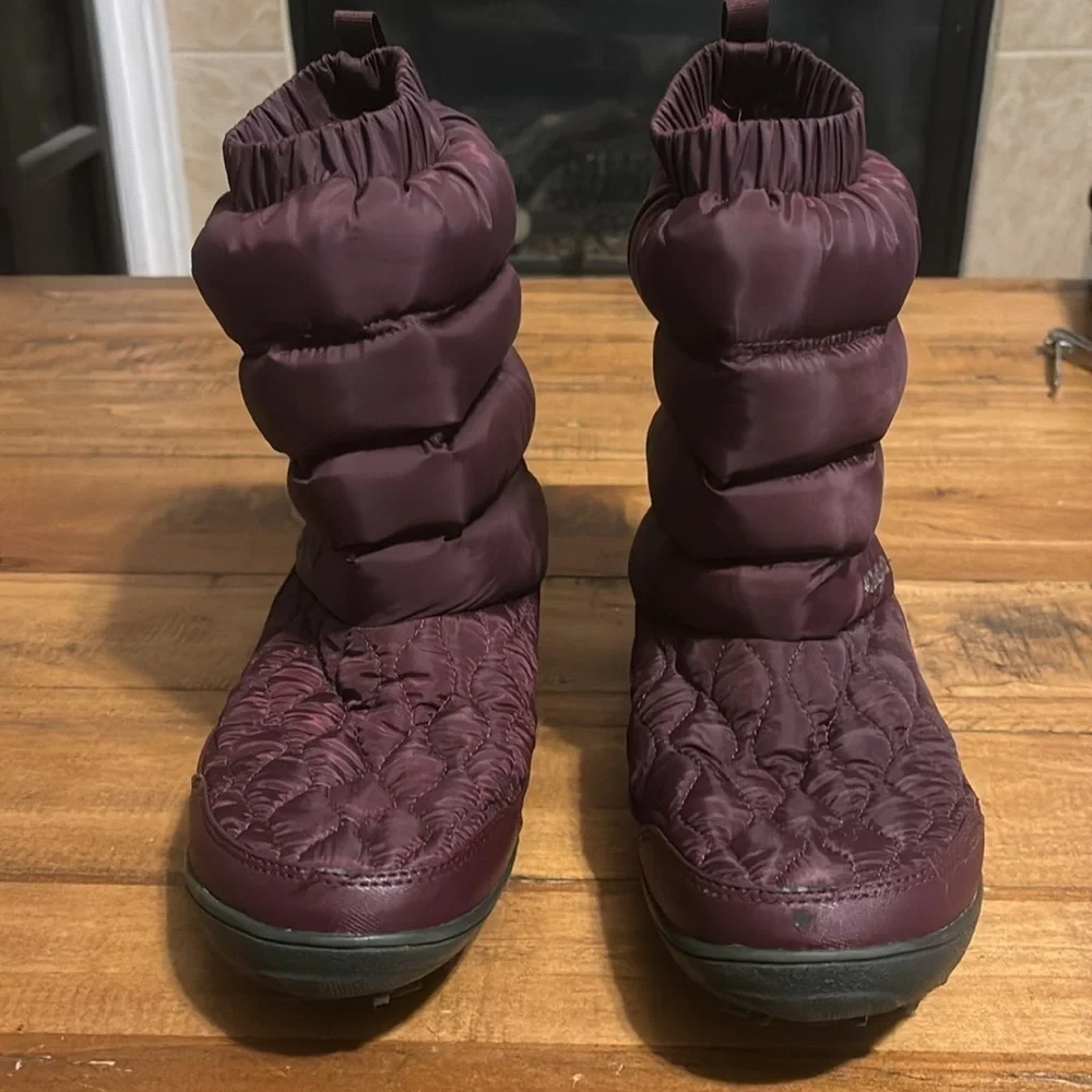 Columbia Minx™️ Slip Boot in Epic Plum size 9, some small scuffs…
